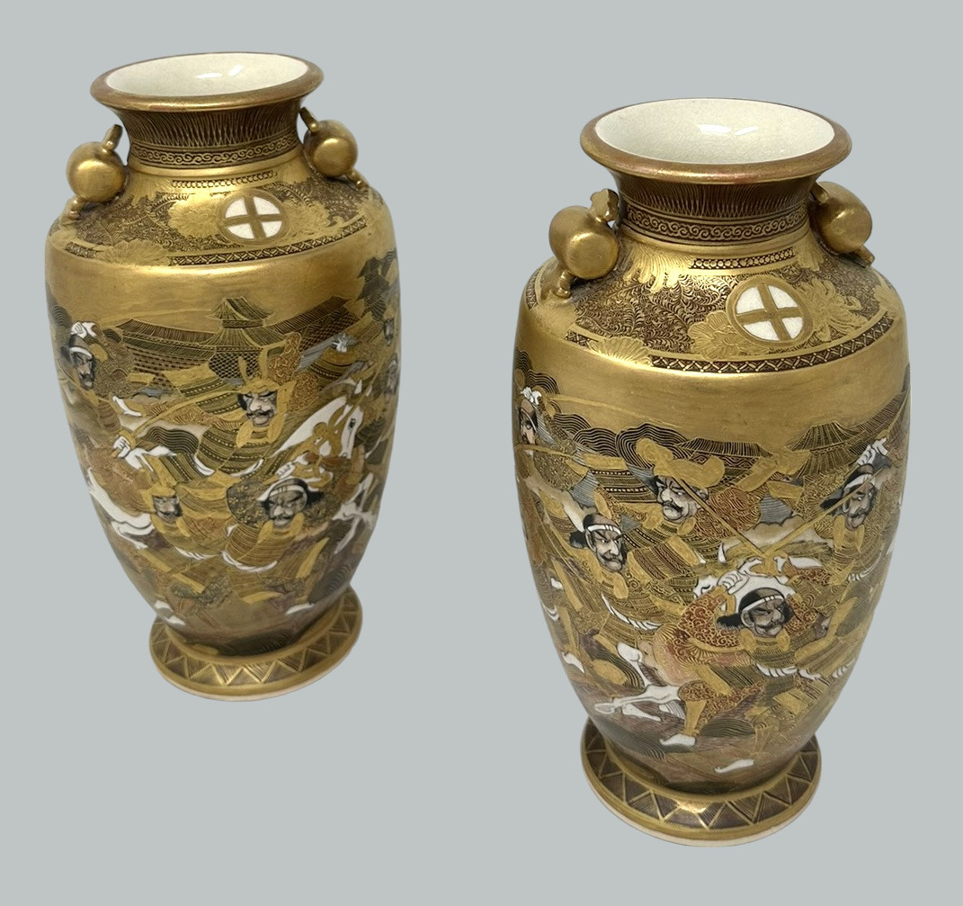 563. Antique Pair Japanese Satsuma Hand Painted Vase Urns Meiji Period 1868-1912 - Image 5