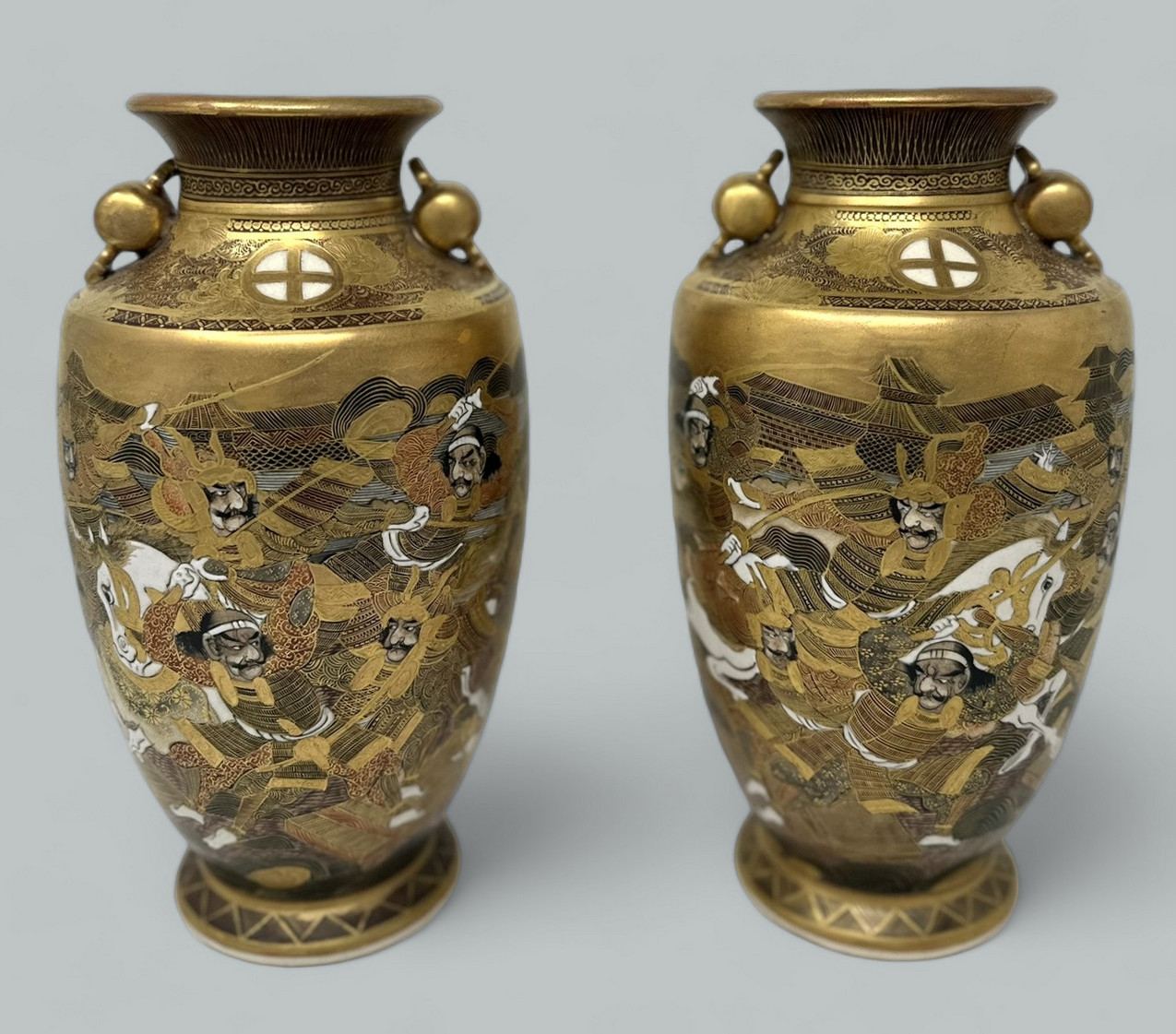 563. Antique Pair Japanese Satsuma Hand Painted Vase Urns Meiji Period 1868-1912 - Image 2