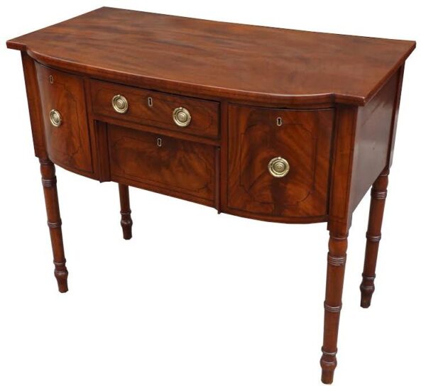 097. Fine English Regency Mahogany Bow-Fronted Sideboard