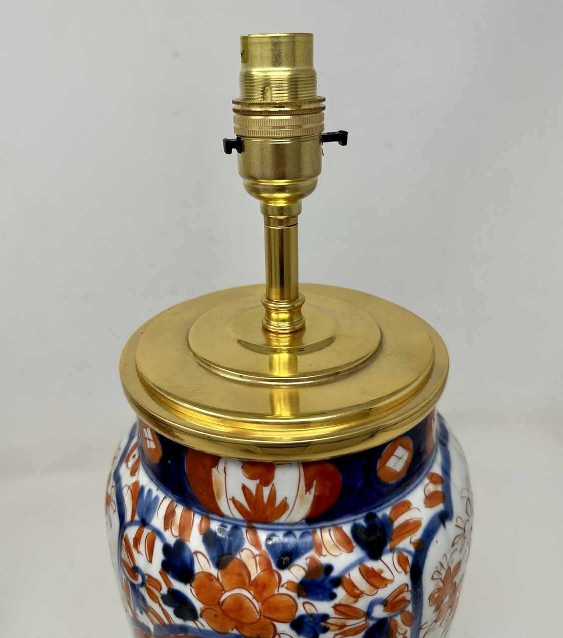 335. Antique Pair Japanese Chinese Imari Porcelain Ormolu Table Lamps Blue Red Gilt - Image 4