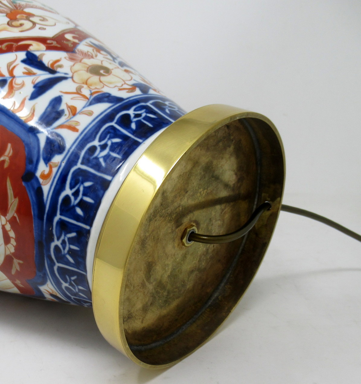 794. Antique Japanese Chinese Imari Porcelain Ormolu Table Vase Lamp Blue Red Gilt - Image 5