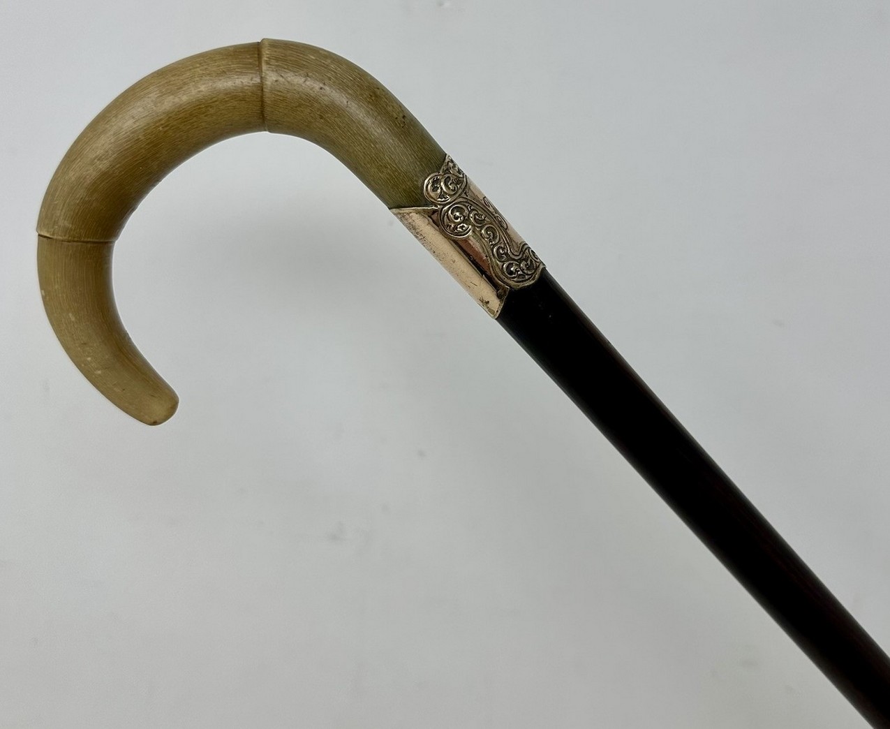 324. Antique Vintage English Walking Stick Cane Wooden Gold Plated Cow Horn Handle - Image 3