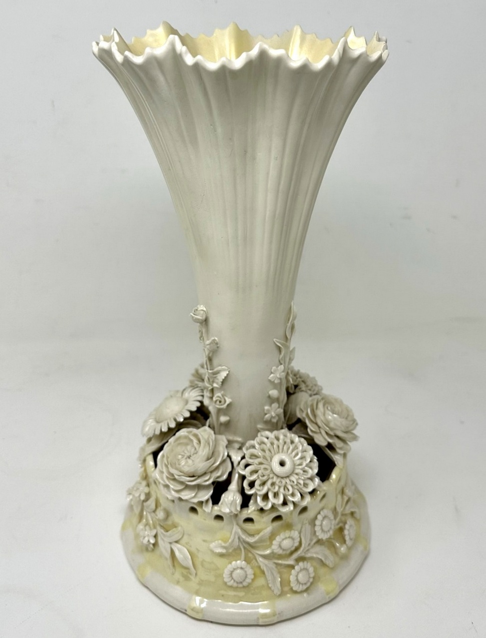 353. Antique Irish Belleek Porcelain Trumpet Centerpiece Vase Urn 1926-1946 Ireland