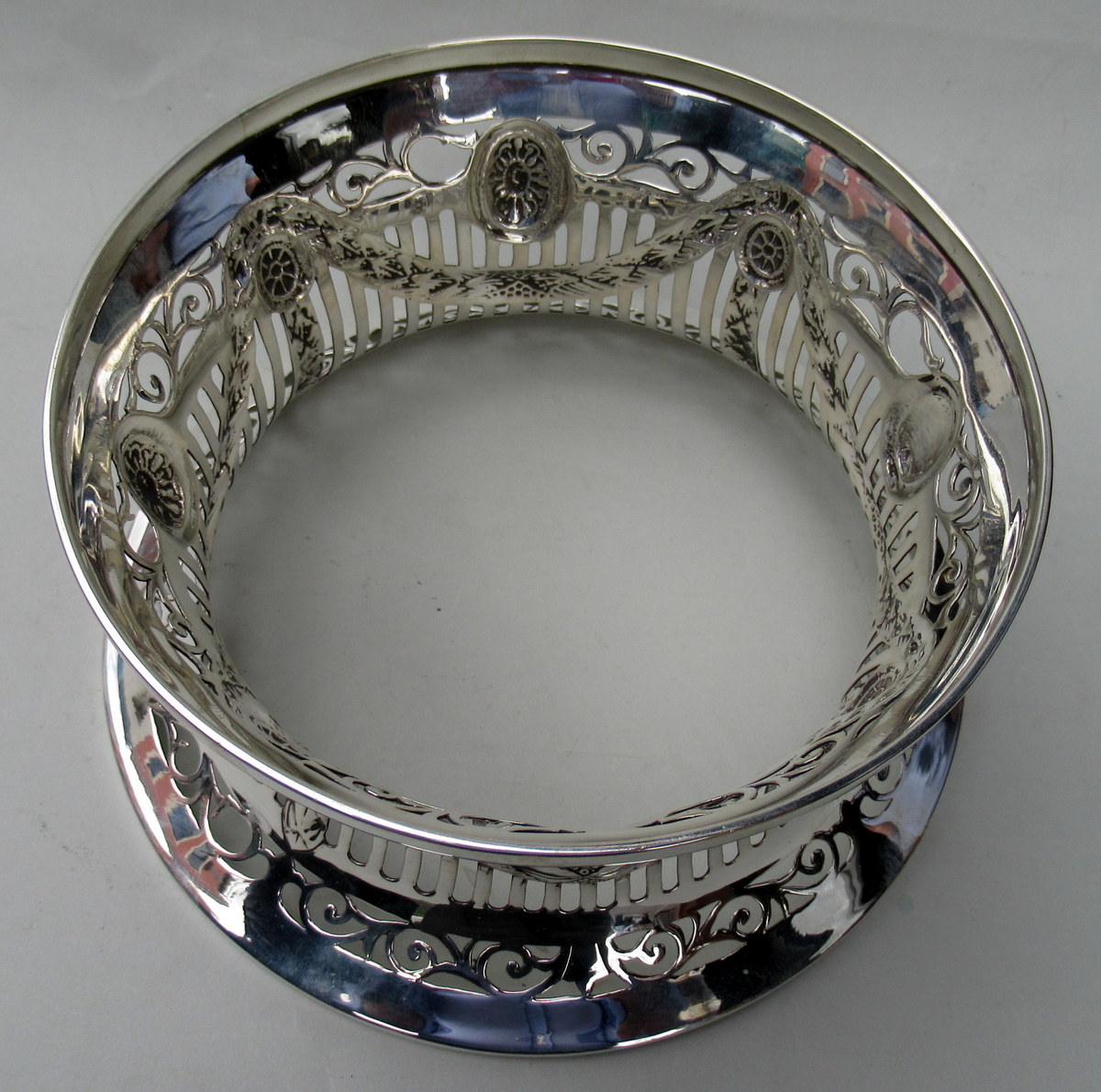 995. Fine Dublin Irsih Silver Dish Ring Dublin 1911 Wakely Wheeler 19.4 ozs - Image 3