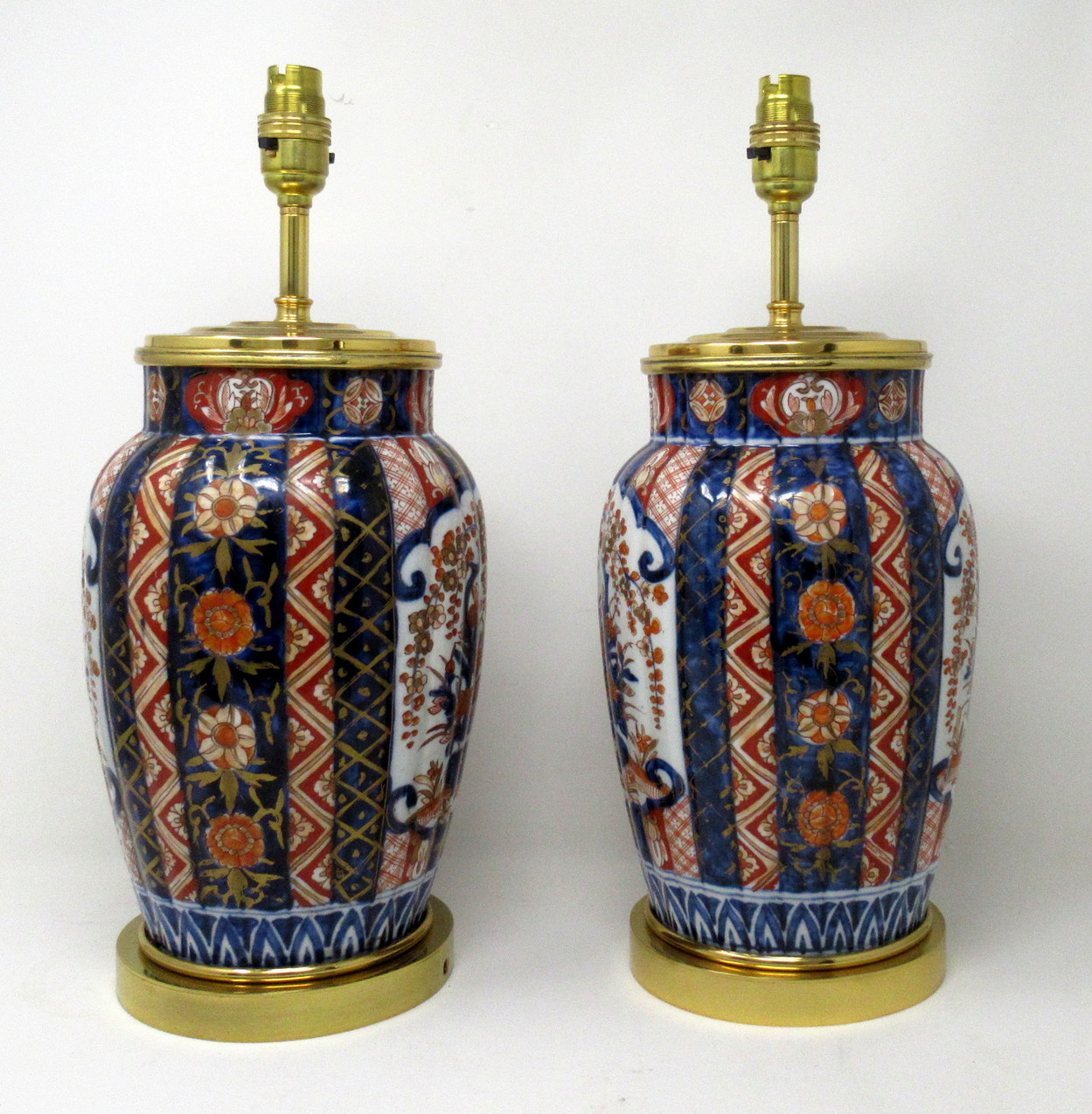 110. Antique Pair Japanese Chinese Imari Porcelain Ormolu Table Lamps Blue Red Gilt - Image 4
