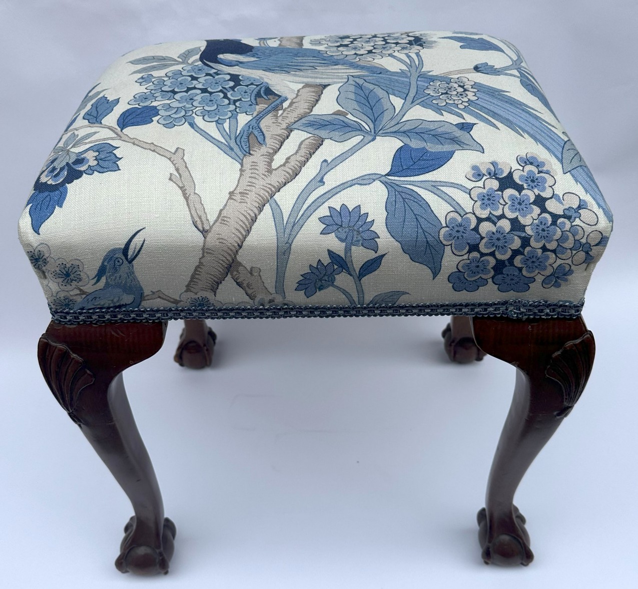 591. Antique English Edwardian Upholstered Hand Carved Mahogany Stool, 19th Century - Image 3