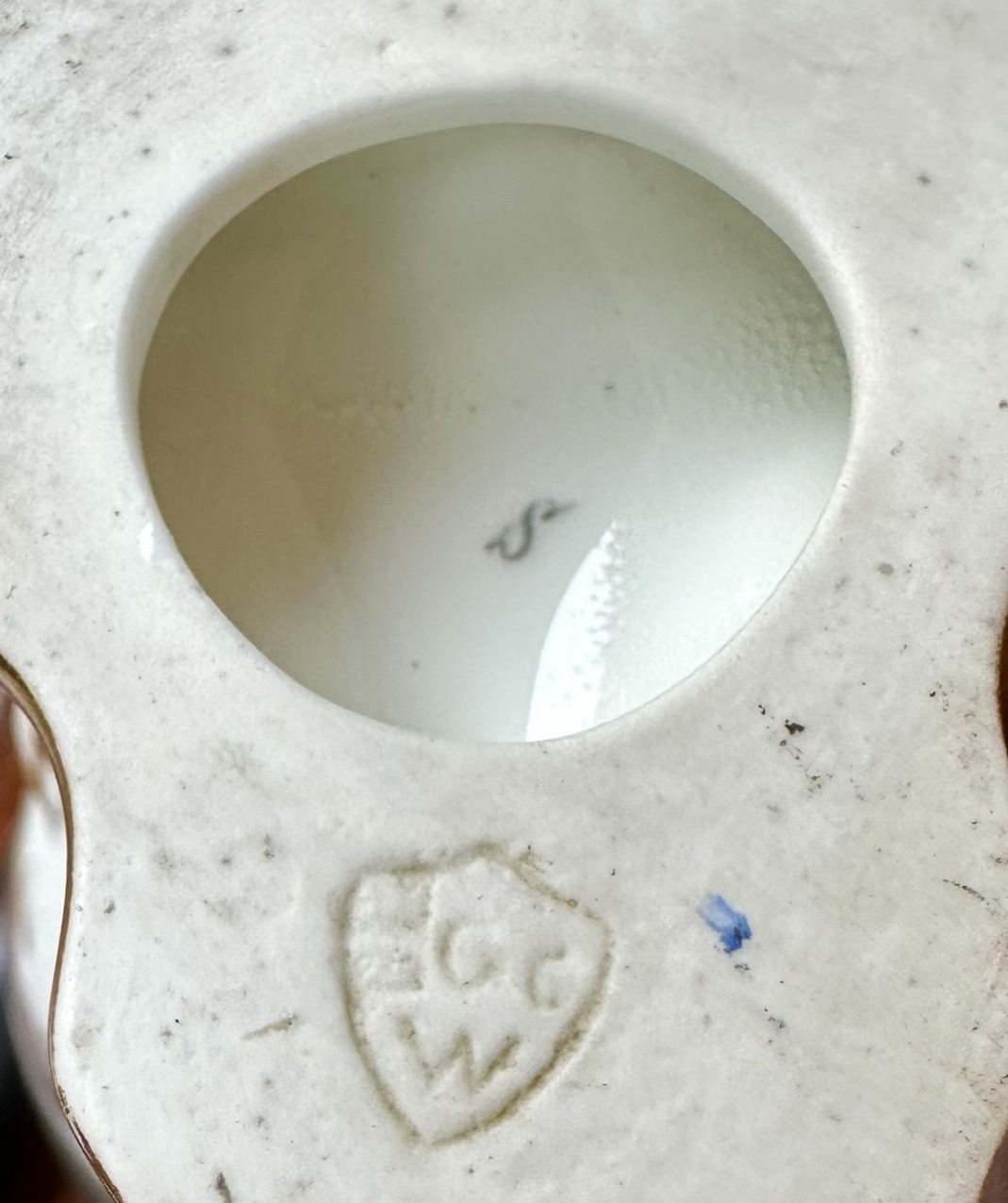 453. Antique Pair French Gilt Porcelain Vases or Urns en grisaille Lover Scenes 19Ct - Image 8