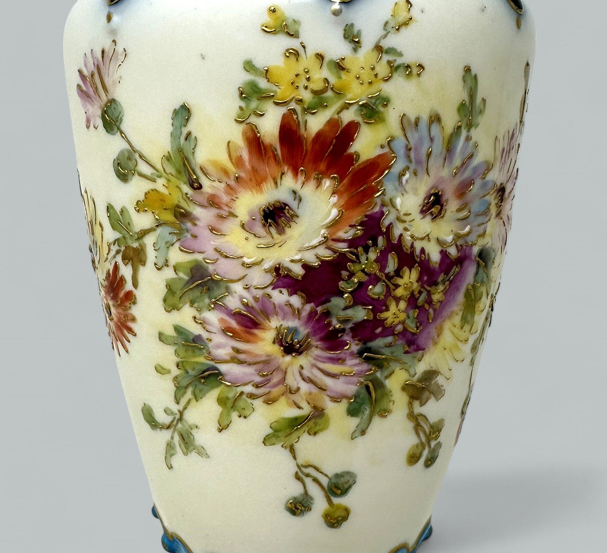 373. Antique Czechoslovakian Porcelain Hand Painted Gilt Vase Ewer Centerpiece 1920 - Image 5