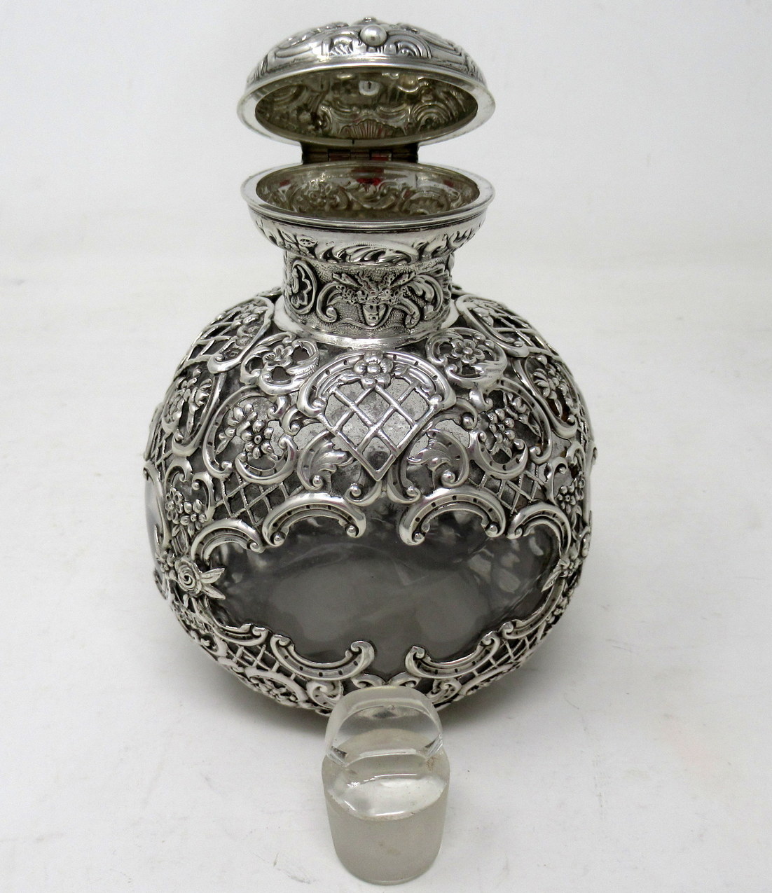 418. Large Antique English Crystal Sterling Silver Scent Perfume Bottle William Comyns - Image 6