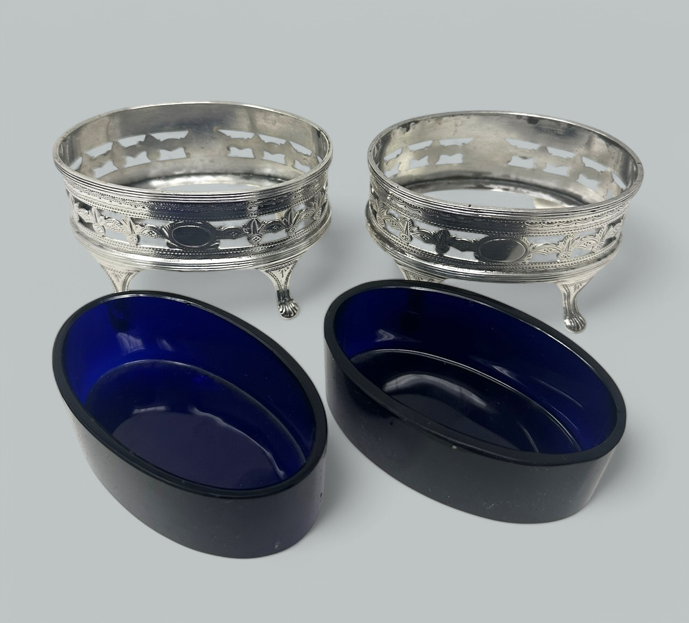 239. Antique Georgian Sterling Silver Set Pair Salts Glass Liners 1883 Nathan Hayes - Image 4