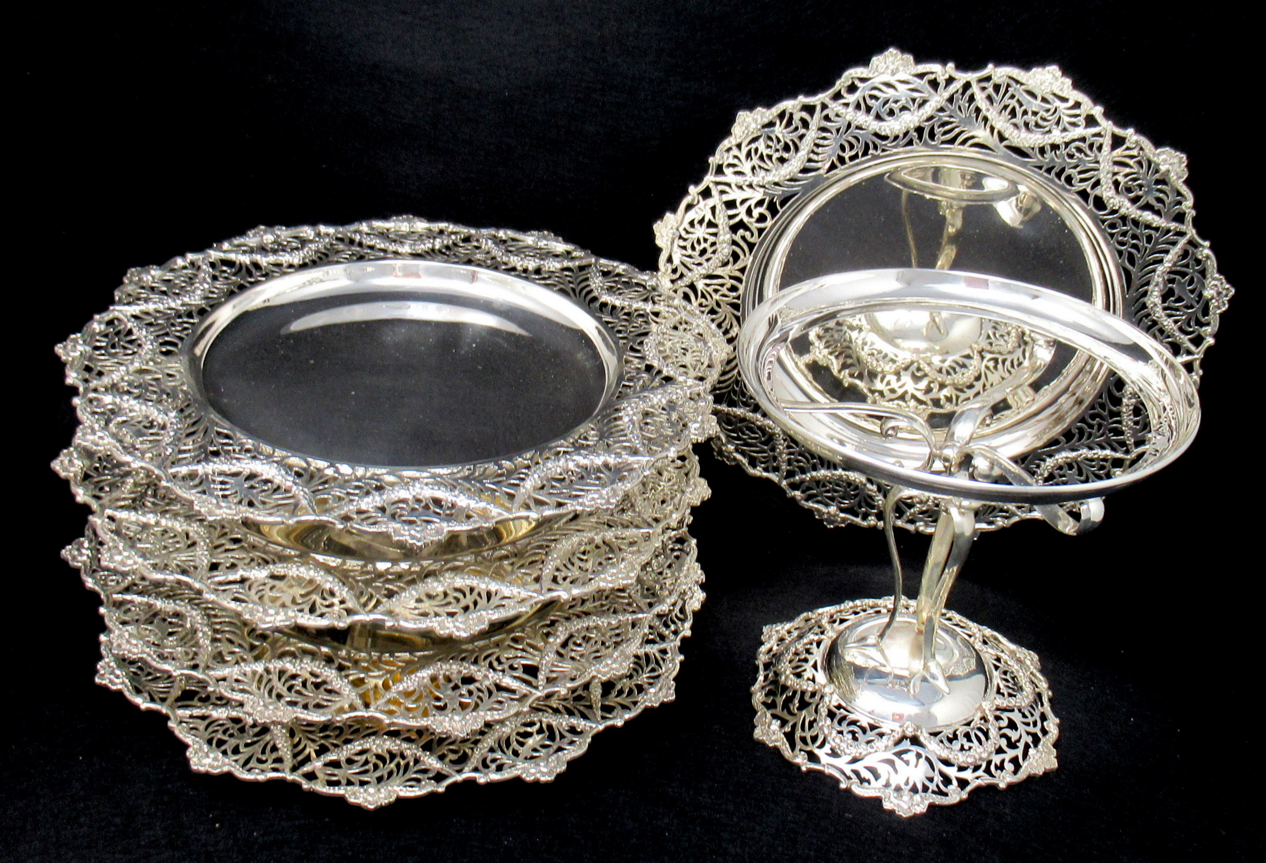 069. Superb Set Sterling Silver Cake Plates and Tazza William Comyns 1906. 94.7 ozs - Image 2