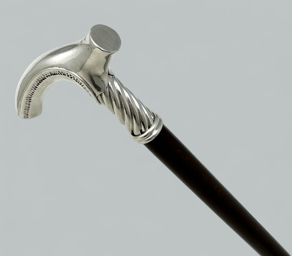 613. Antique Vintage Ladys Art Nouveau Wooden Walking Dress Stick Sterling Silver