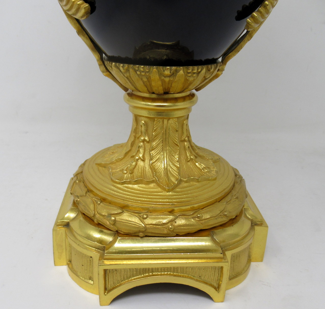 528. Antique Pair French Porcelain Ormolu Dore Bronze Electric Table Lamps 19cT - Image 8