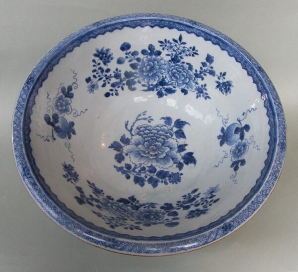 440. Rare Chinese Porcelain Chien Lung Basin 18th Ct