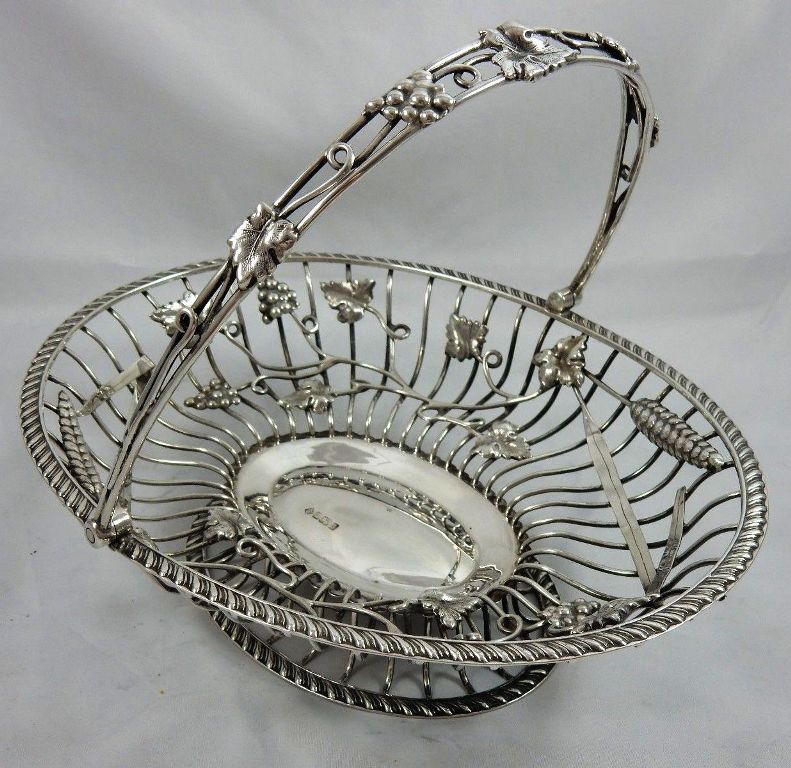 306. Fine Heavy Gauge Sterling Silver Fruit Basket Martin Hall Sheffield 1906