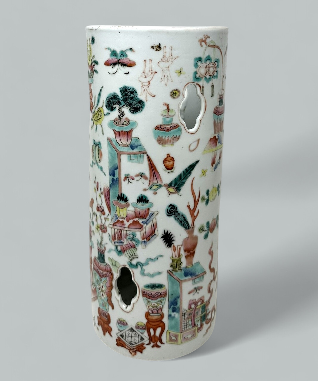 758. Antique Famille Rose Medalion Canton Cantonese Chinese Porcelain Wig Hat Stand