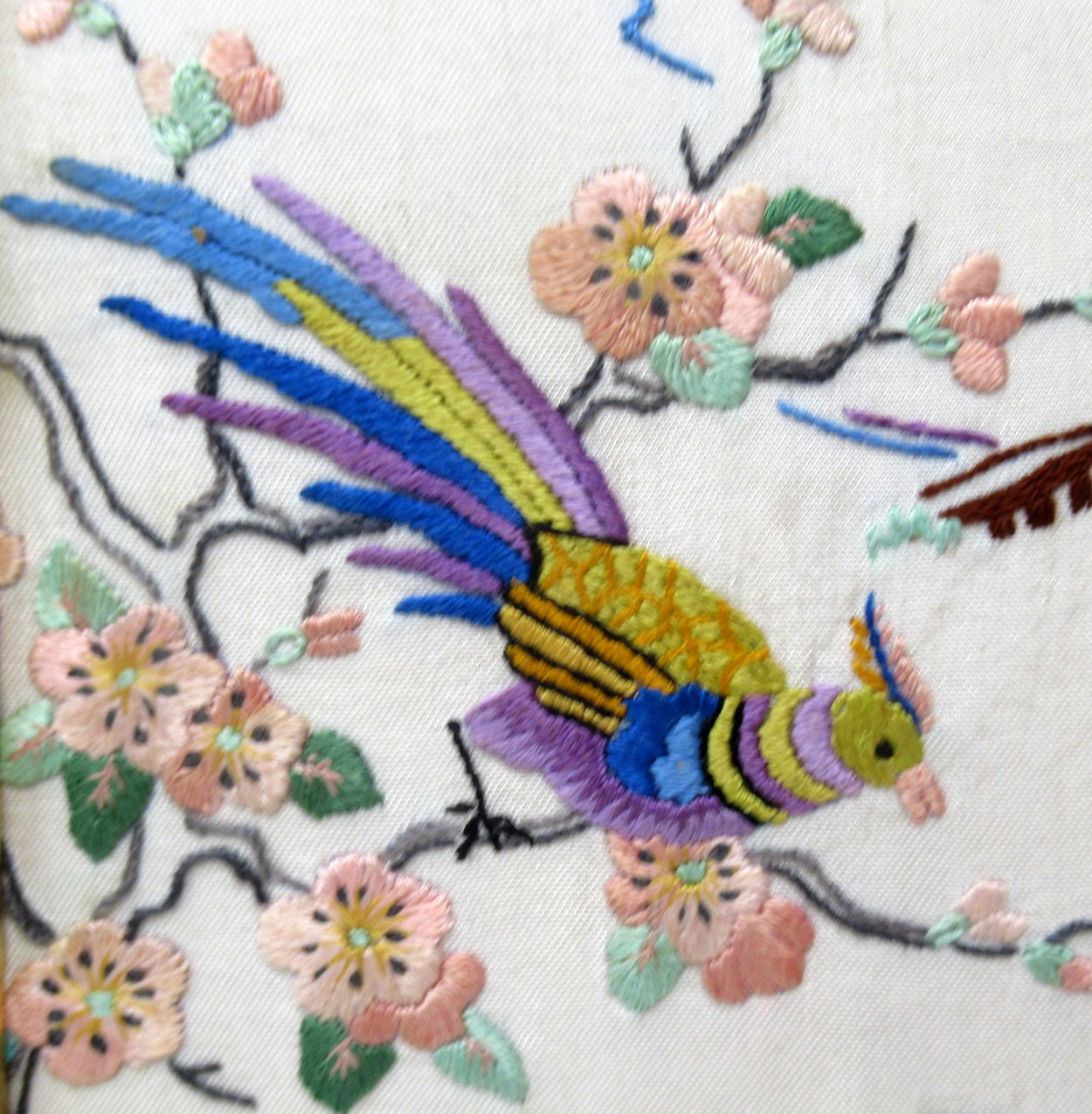 648. Antique Pair of Chinese Hand Embroidered Silk Pictures Panels Irish Interest - Image 10