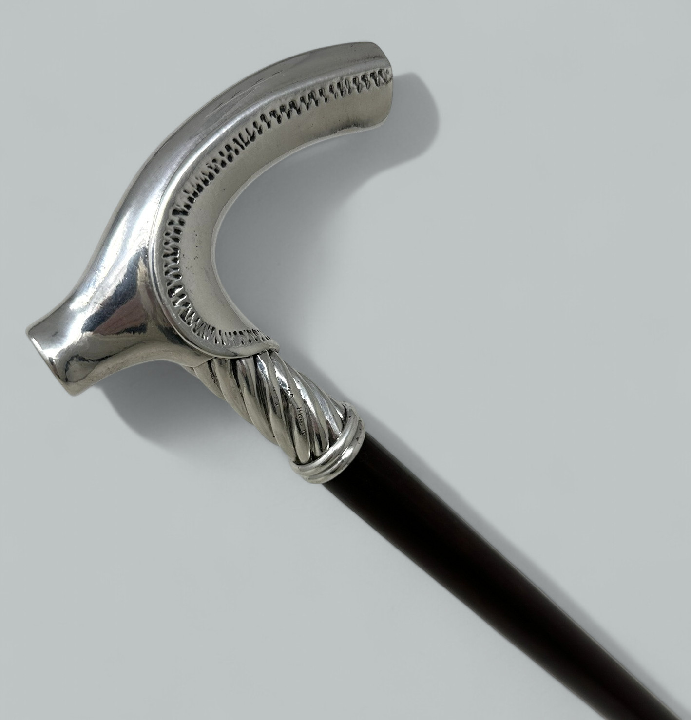 613. Antique Vintage Ladys Art Nouveau Wooden Walking Dress Stick Sterling Silver - Image 4