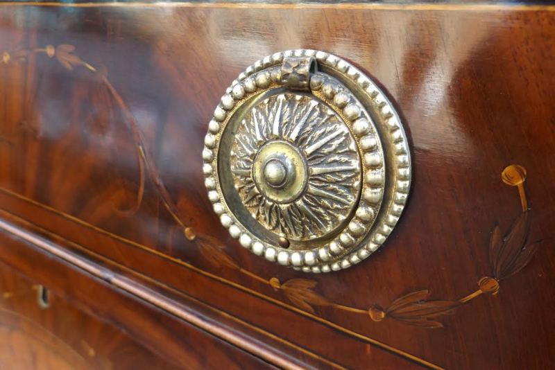 713. Fine English Georgian Mahogany Bow-Fronted Sideboard late 18thCt - Image 3