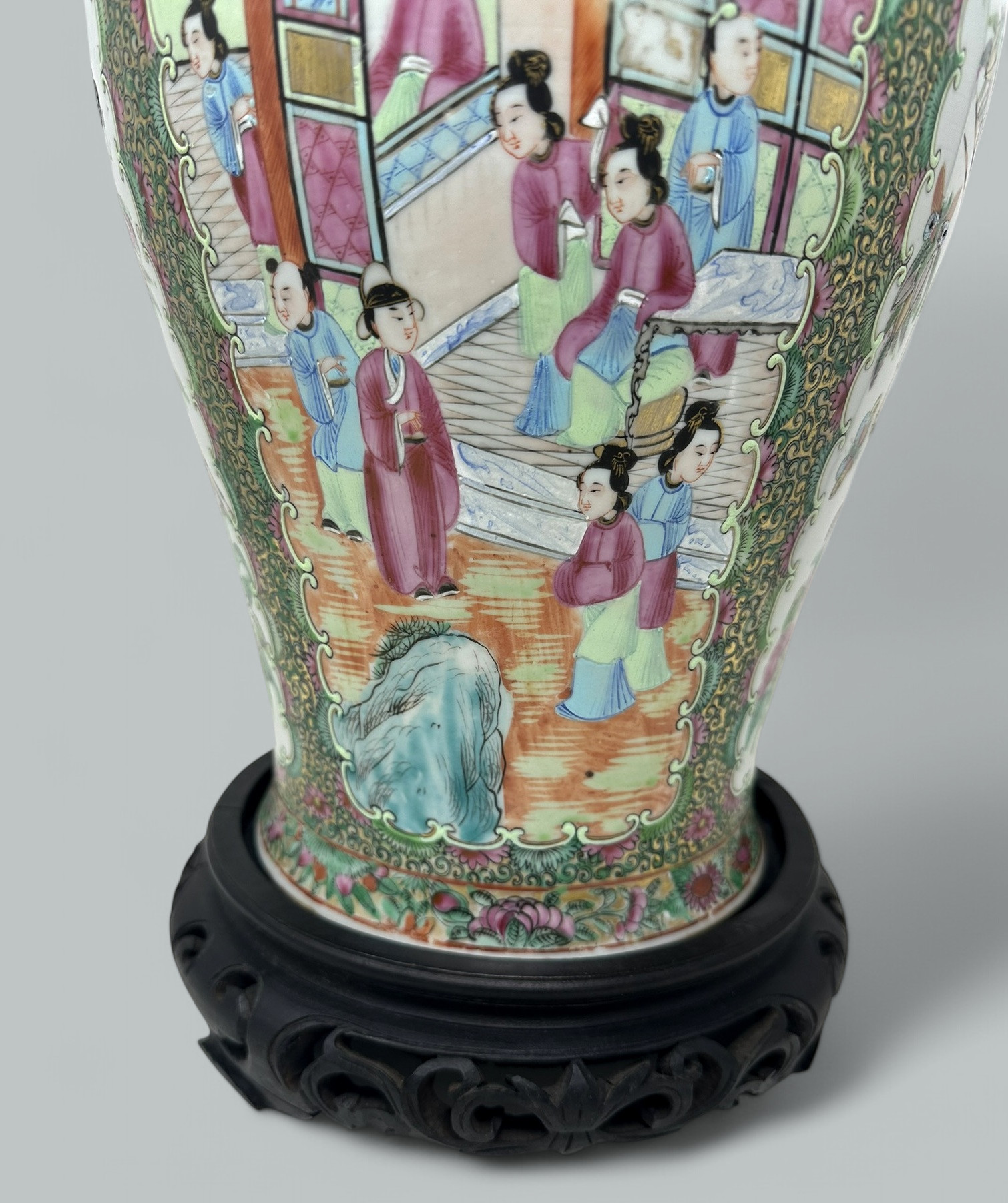 953. Antique Pair Famille Rose Medallion Canton Cantonese Chinese Fo Dog Vases Urns - Image 7