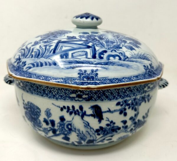 618. Antique Chinese Export Porcelain Blue White Chien Lung Soup Tureen Centerpiece