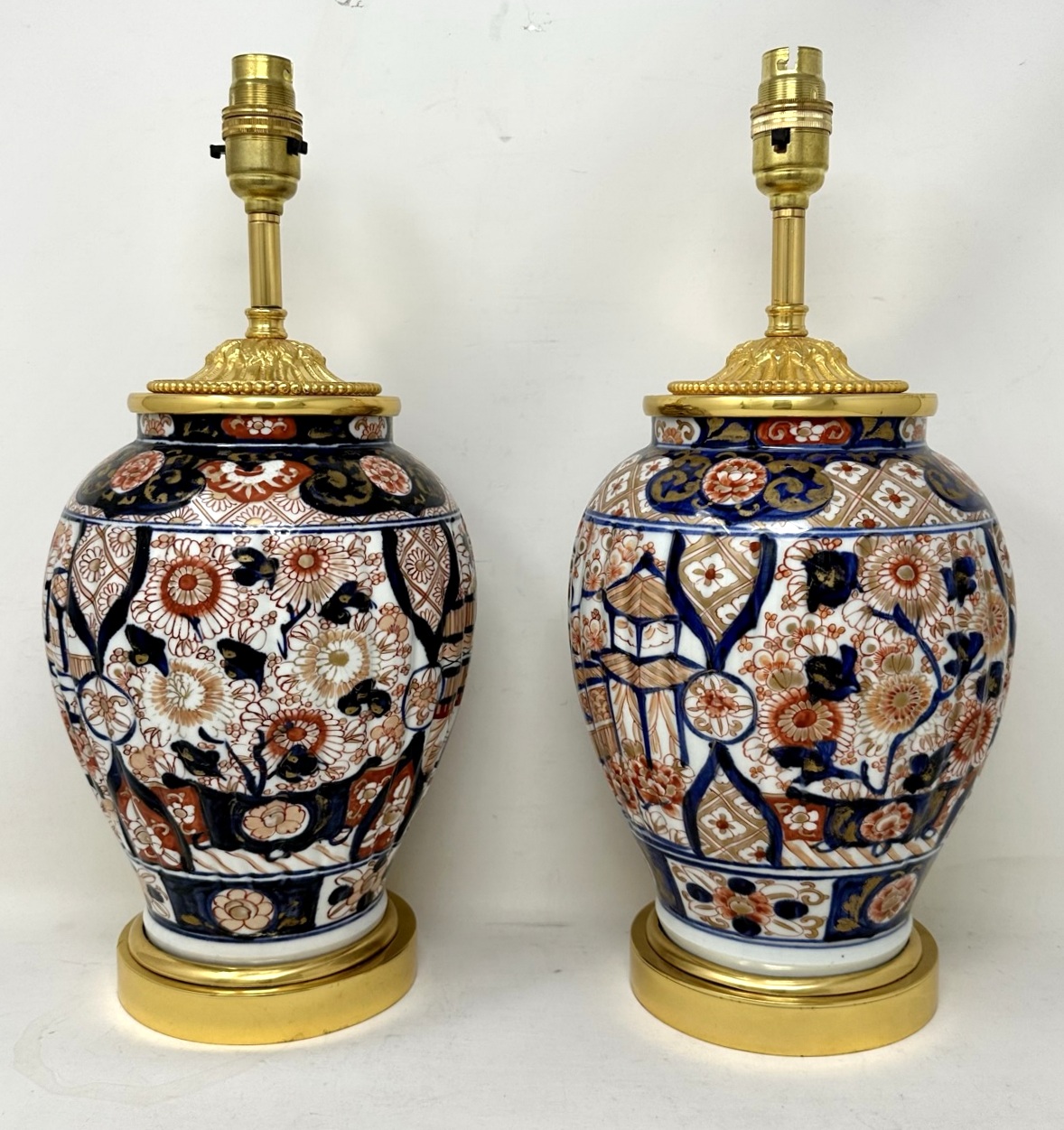 654. Antique Pair Japanese Chinese Imari Porcelain Ormolu Table Lamps Blue Red Gilt - Image 2
