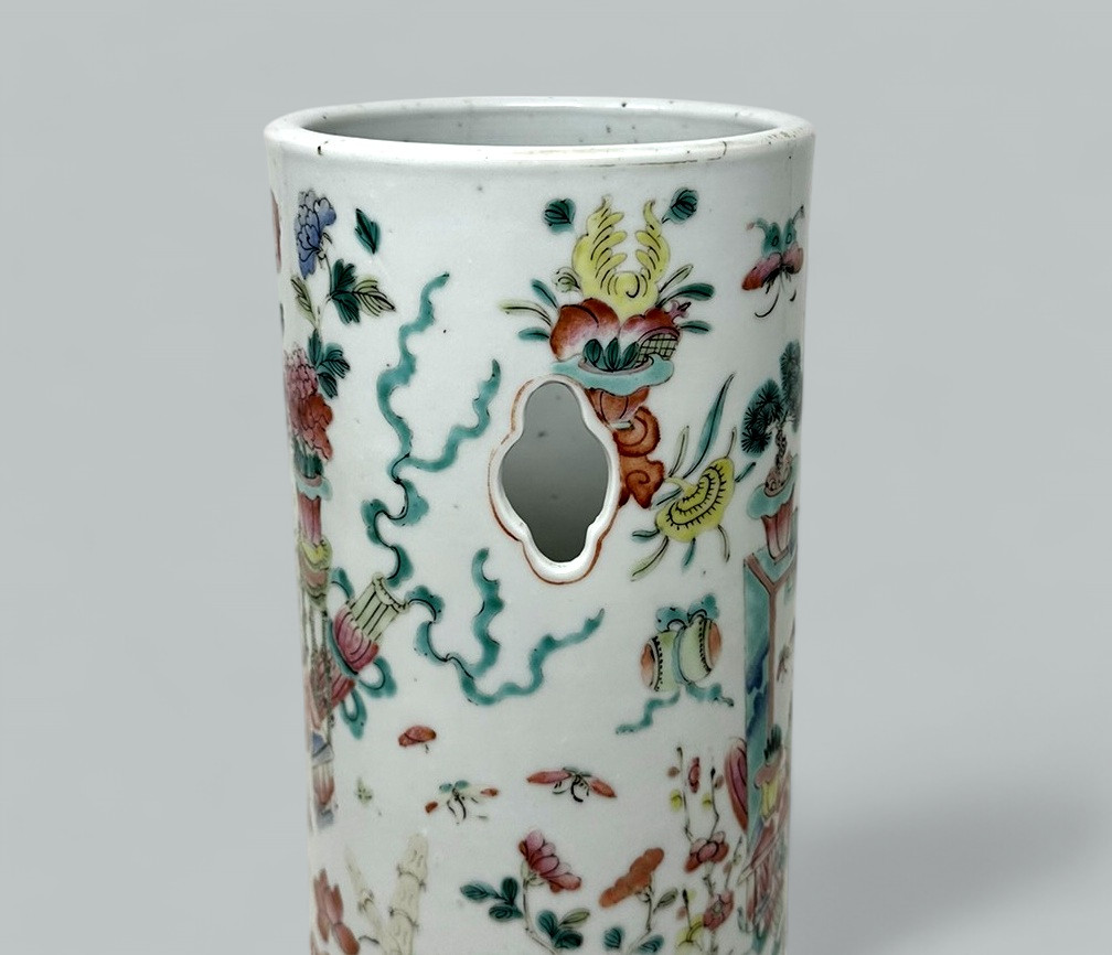 758. Antique Famille Rose Medalion Canton Cantonese Chinese Porcelain Wig Hat Stand - Image 3