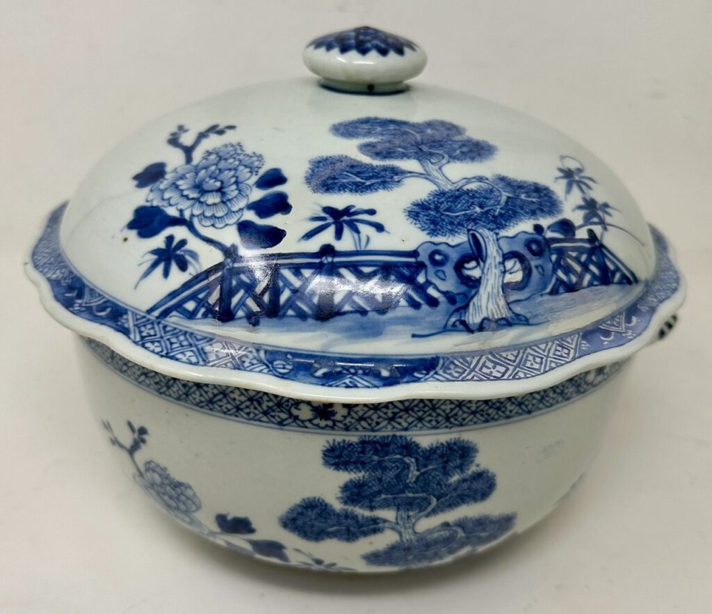 119. Antique Chinese Export Porcelain Blue White Chien Lung Soup Tureen Centerpiece