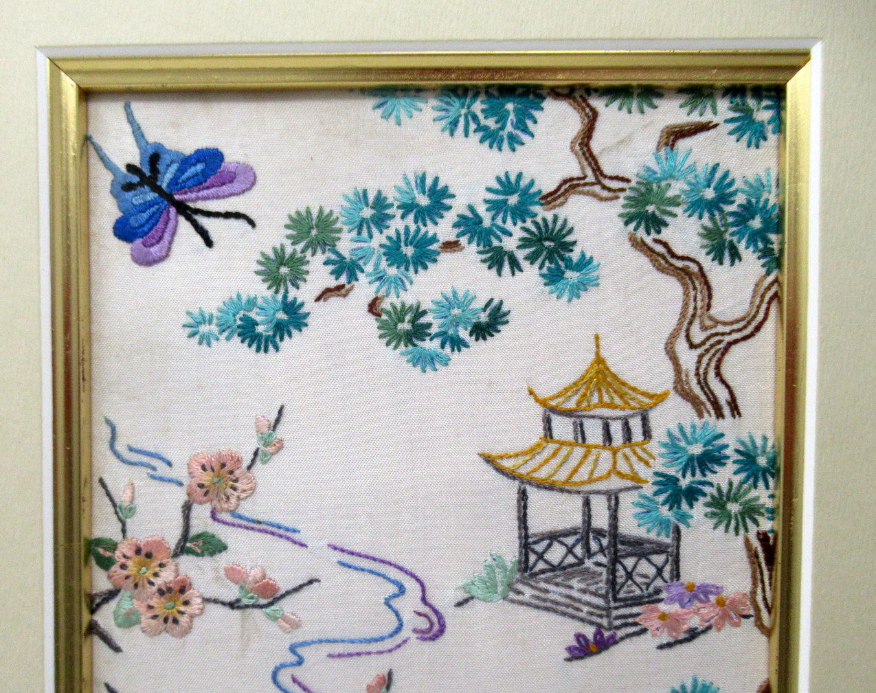 648. Antique Pair of Chinese Hand Embroidered Silk Pictures Panels Irish Interest - Image 9