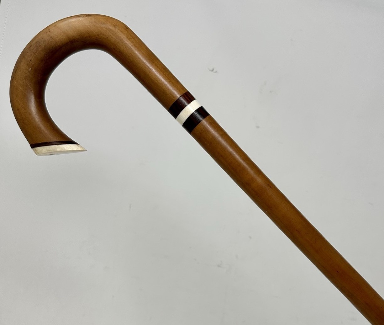 729. Antique Vintage English Ladys Gentlemas Malacca Wooden Walking Stick Cane 1920
