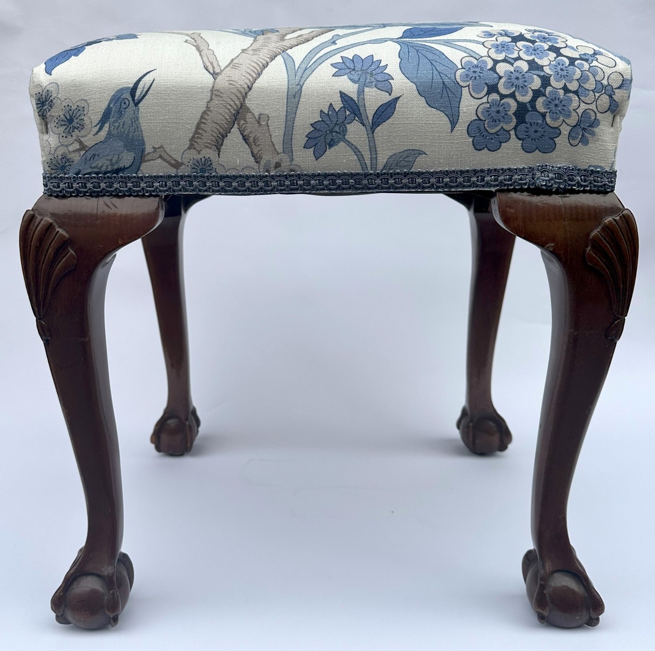 591. Antique English Edwardian Upholstered Hand Carved Mahogany Stool, 19th Century - Image 2