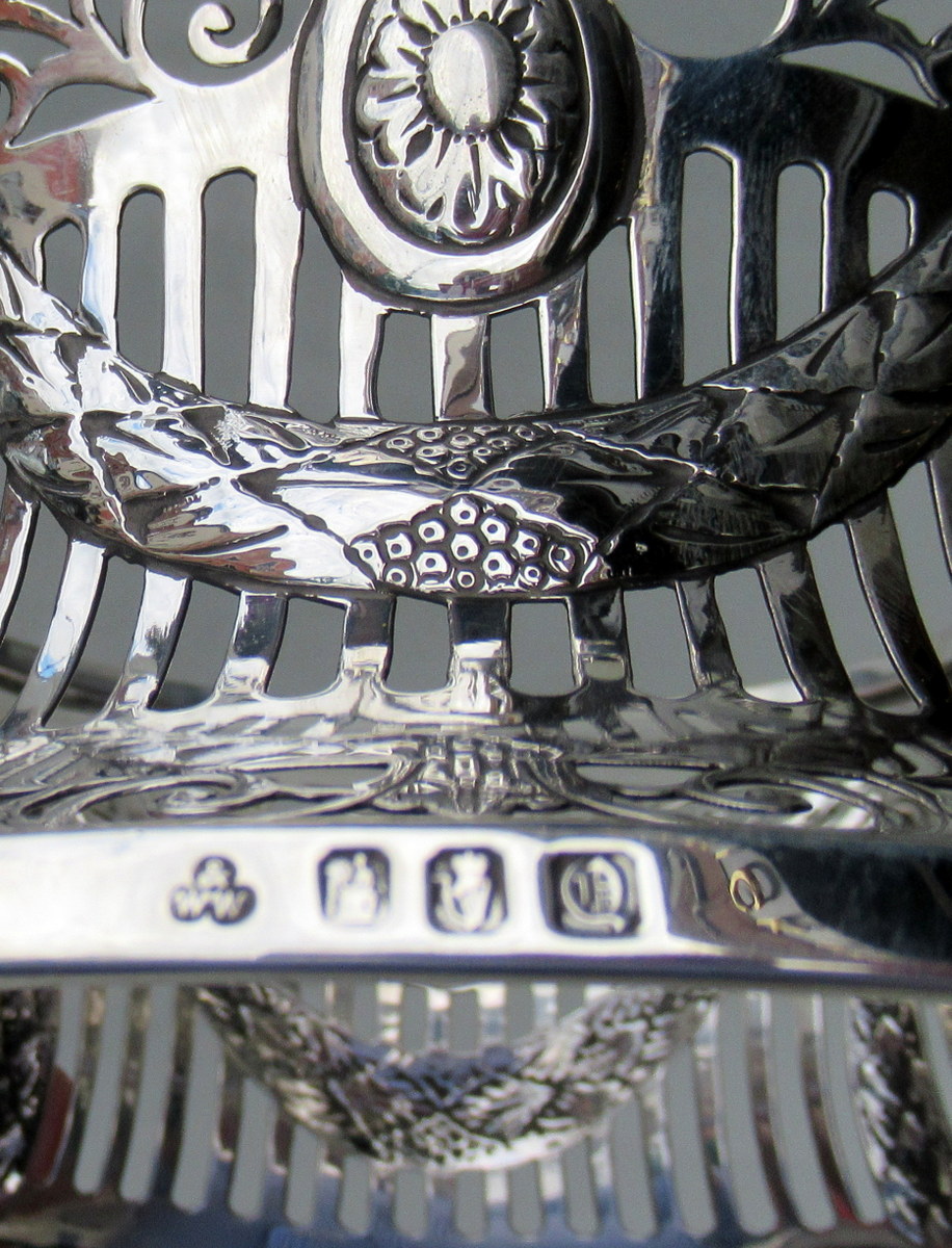 995. Fine Dublin Irsih Silver Dish Ring Dublin 1911 Wakely Wheeler 19.4 ozs - Image 4