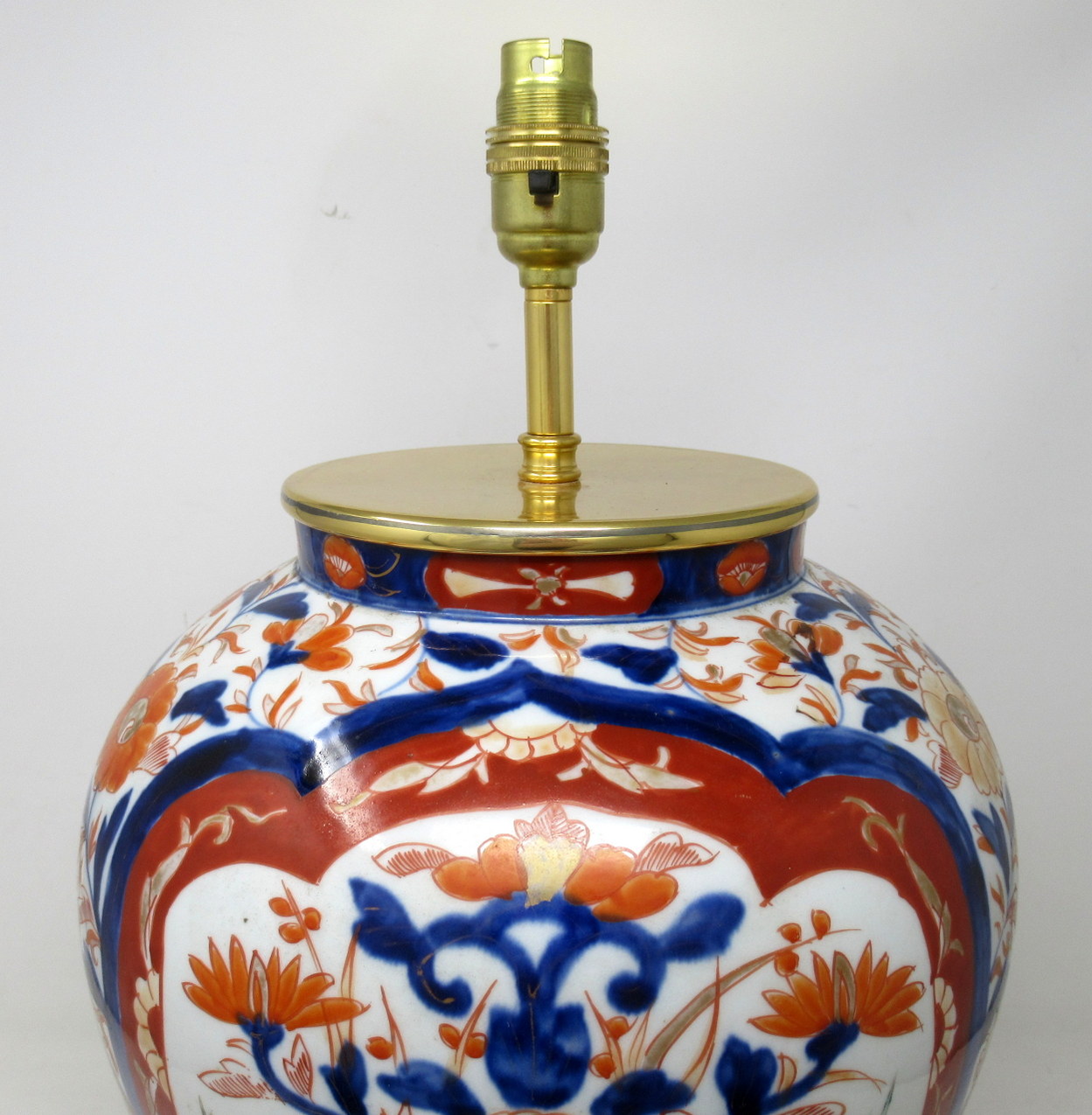 794. Antique Japanese Chinese Imari Porcelain Ormolu Table Vase Lamp Blue Red Gilt - Image 4