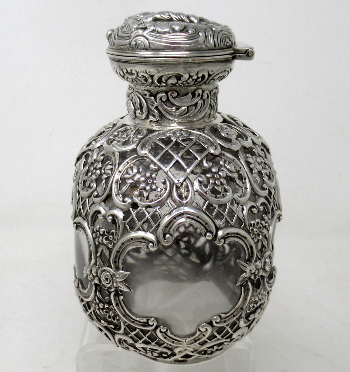 418. Large Antique English Crystal Sterling Silver Scent Perfume Bottle William Comyns - Image 2