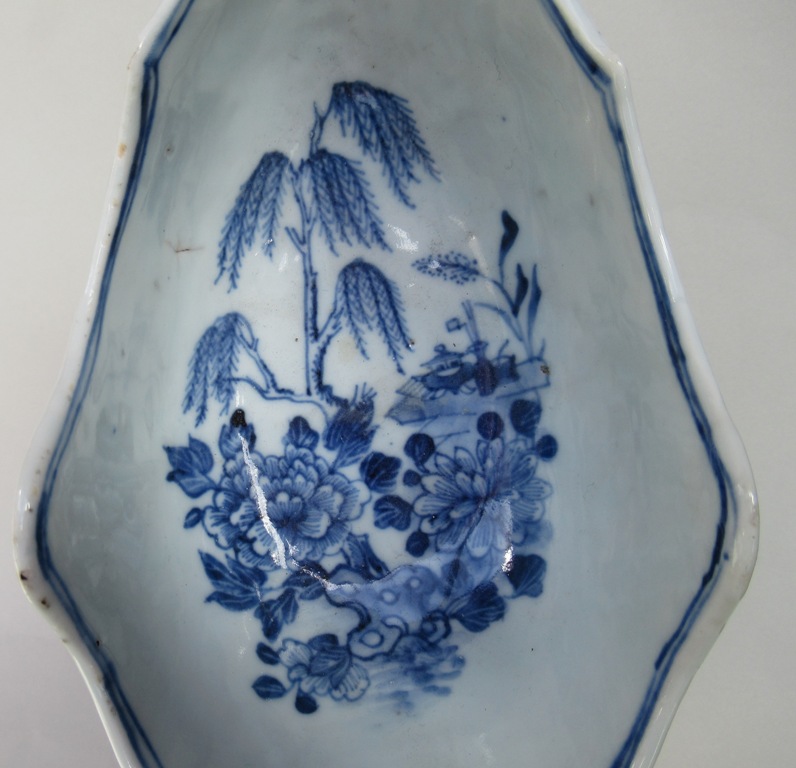 743. Rare Matched Pair Chinese Blue White Porcelain Sauce Boats 18th Ct - Image 6