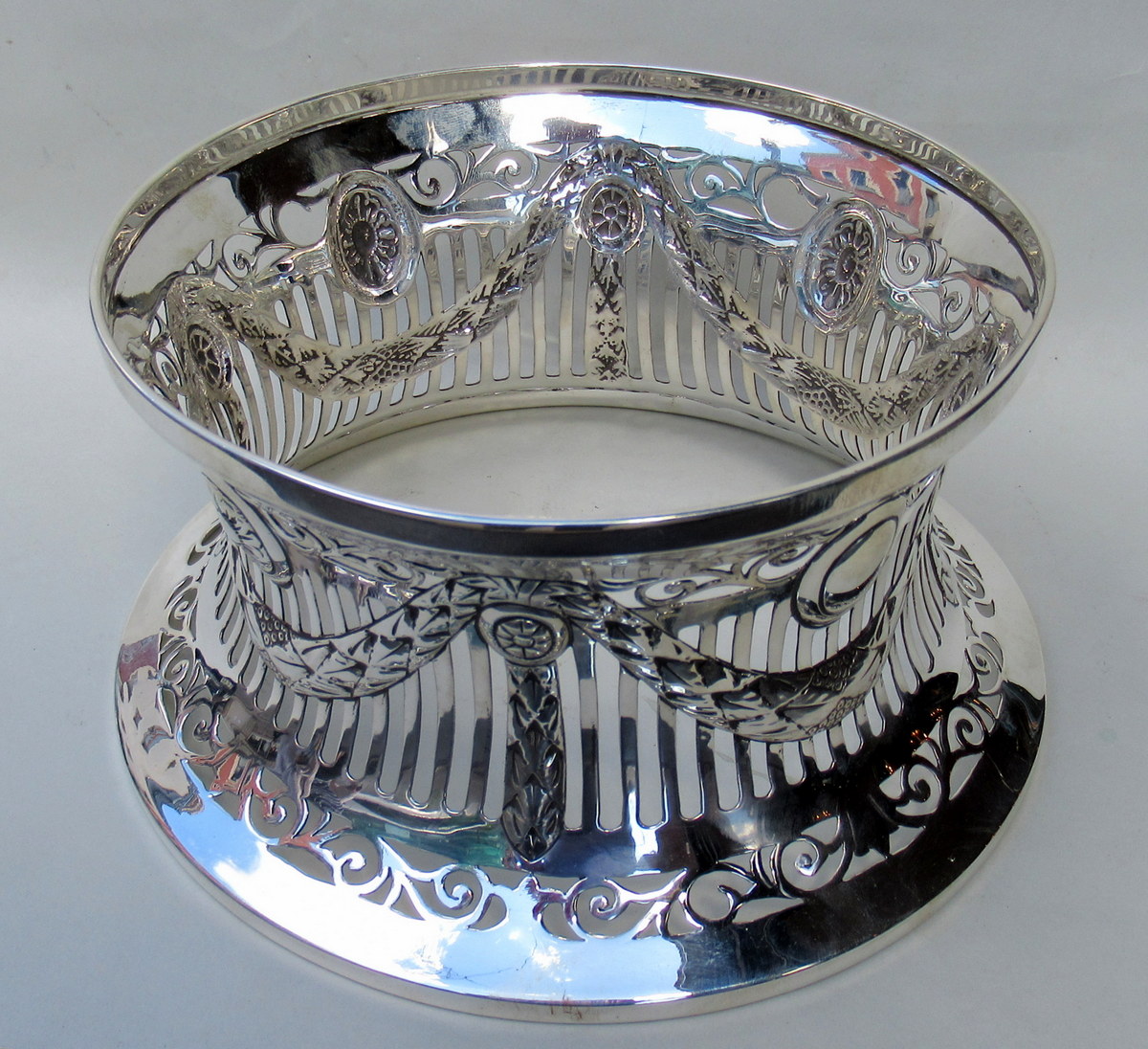 995. Fine Dublin Irsih Silver Dish Ring Dublin 1911 Wakely Wheeler 19.4 ozs