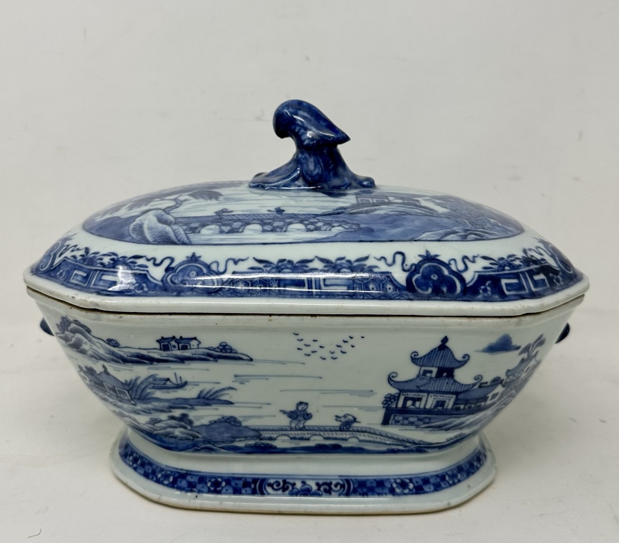 019. Antique Chinese Export Porcelain Blue White Chien Lung Soup Tureen Centerpiece