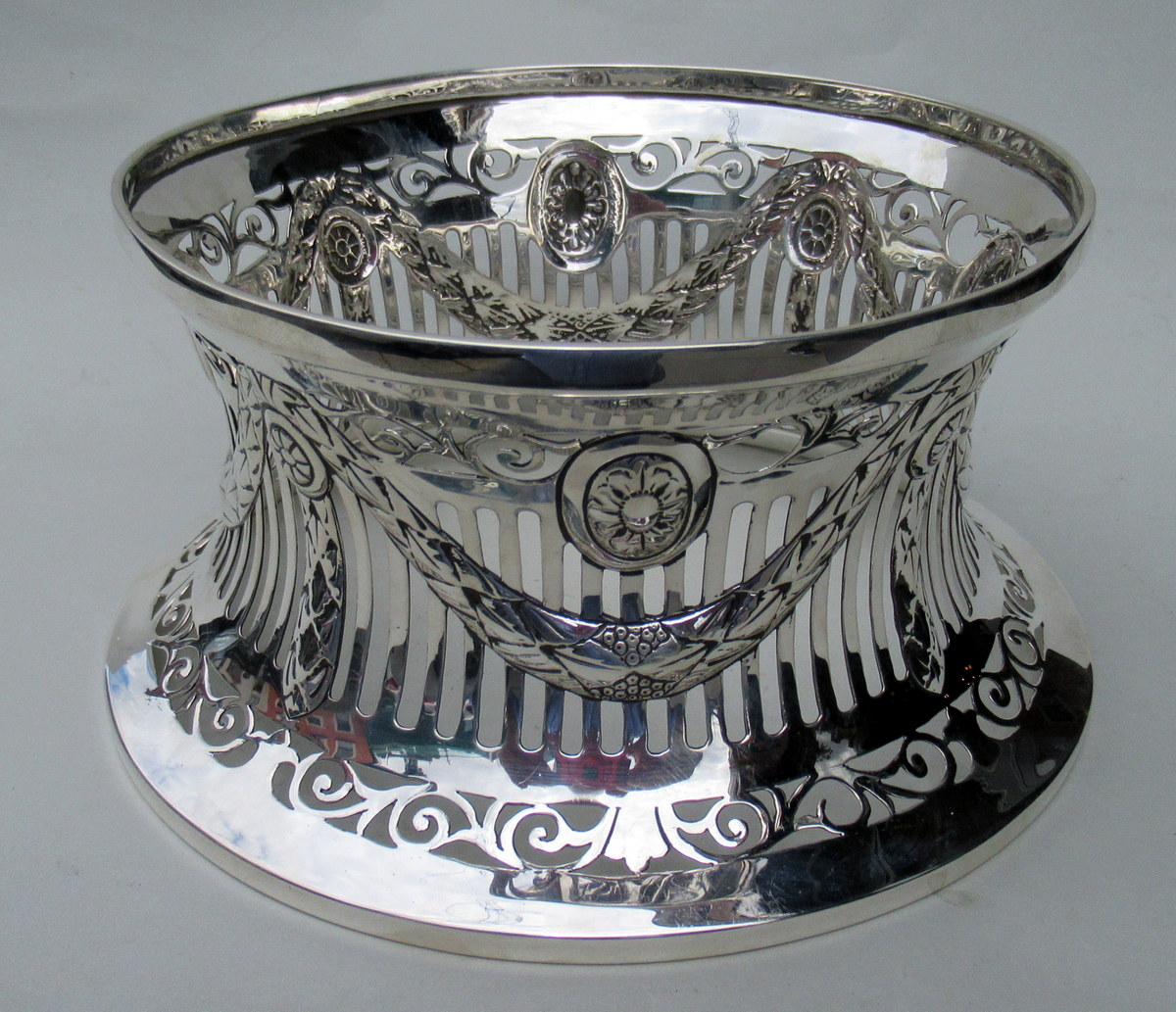 995. Fine Dublin Irsih Silver Dish Ring Dublin 1911 Wakely Wheeler 19.4 ozs - Image 2