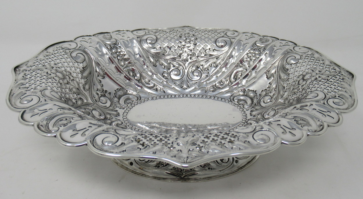 494. Fine Victorian Sterling Silver Fruit Basket Atkin Brothers Sheffield 1893. 268 grams - Image 4