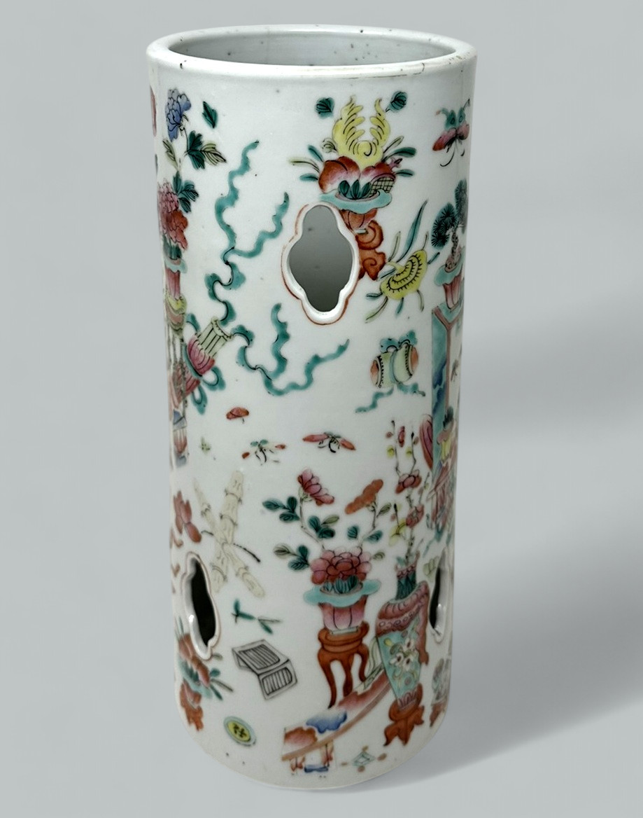 758. Antique Famille Rose Medalion Canton Cantonese Chinese Porcelain Wig Hat Stand - Image 4