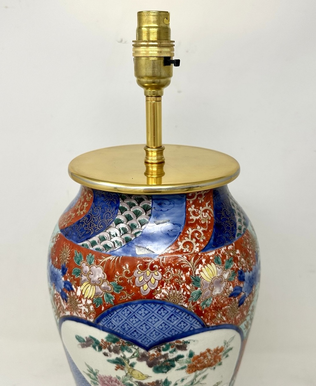 730. Antique Pair Japanese Chinese Imari Porcelain Ormolu Table Lamps Blue Red Gilt - Image 4