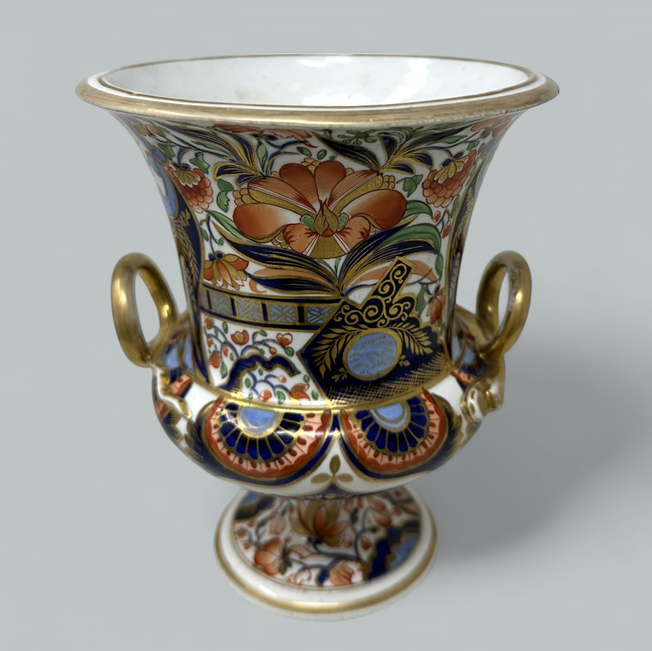 377. Antique English Crown Derby Campana Porcelain Urn Vase Centerpiece Imari Patern - Image 2