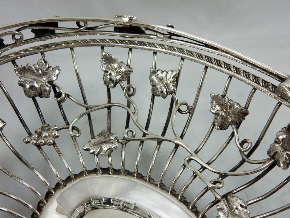 306. Fine Heavy Gauge Sterling Silver Fruit Basket Martin Hall Sheffield 1906 - Image 5