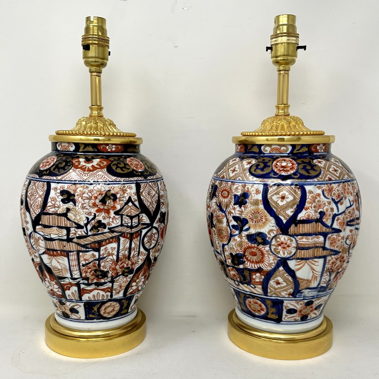 654. Antique Pair Japanese Chinese Imari Porcelain Ormolu Table Lamps Blue Red Gilt - Image 3