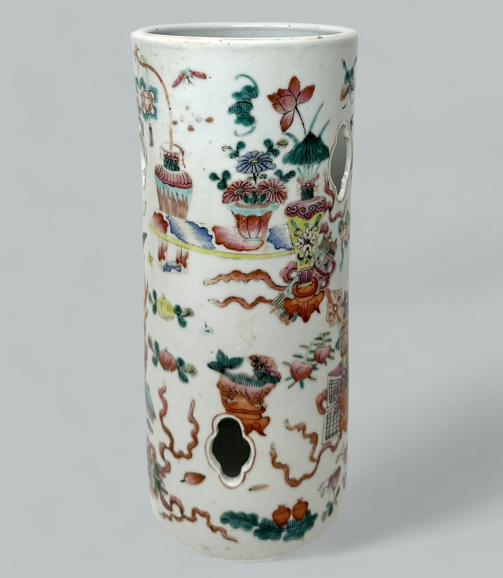 758. Antique Famille Rose Medalion Canton Cantonese Chinese Porcelain Wig Hat Stand - Image 2