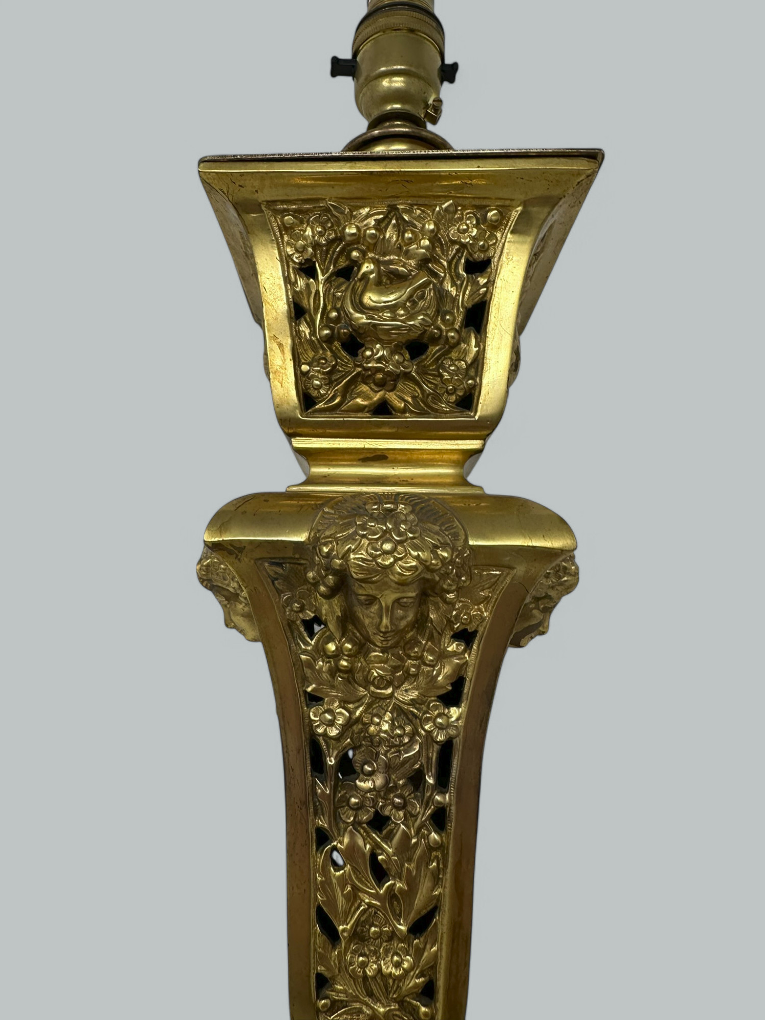 135. Antique French Doré Bronze Neoclassical Ormolu Gilt Electric Table Lamp - Image 3