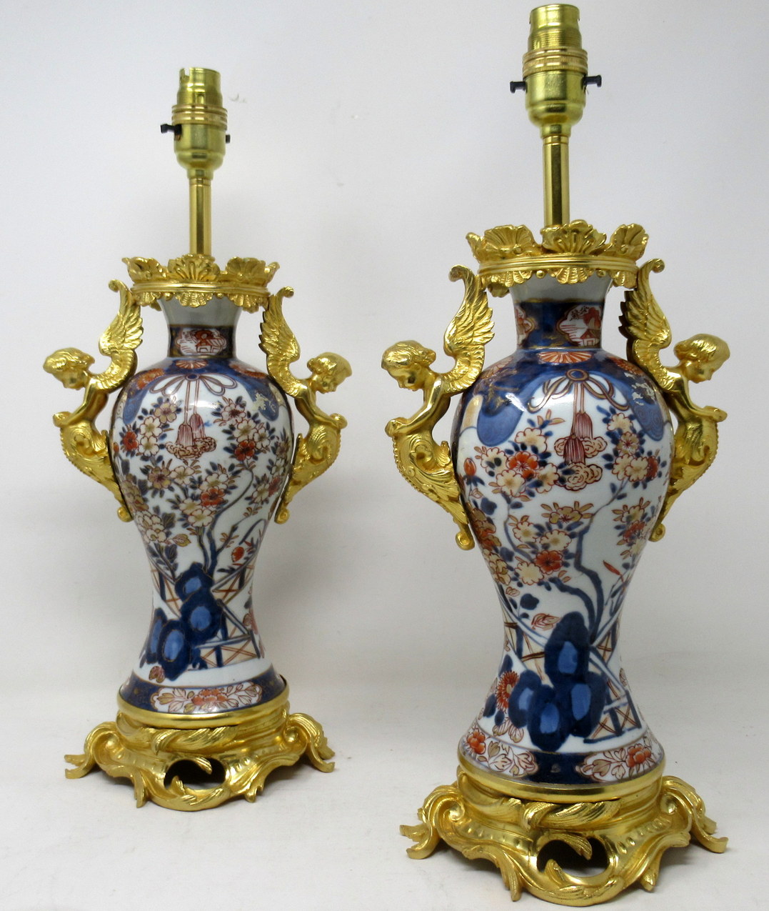 782. Antique Pair Japanese Chinese Imari Porcelain Ormolu Table Lamps Cherubs Gilt - Image 2