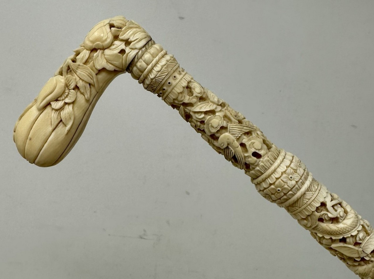 688. Antique Victorian Vintage Chinese Ivory Bovine Walking Stick Cane Carved Dragon - Image 5