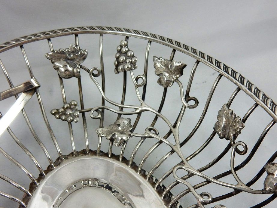 306. Fine Heavy Gauge Sterling Silver Fruit Basket Martin Hall Sheffield 1906 - Image 3