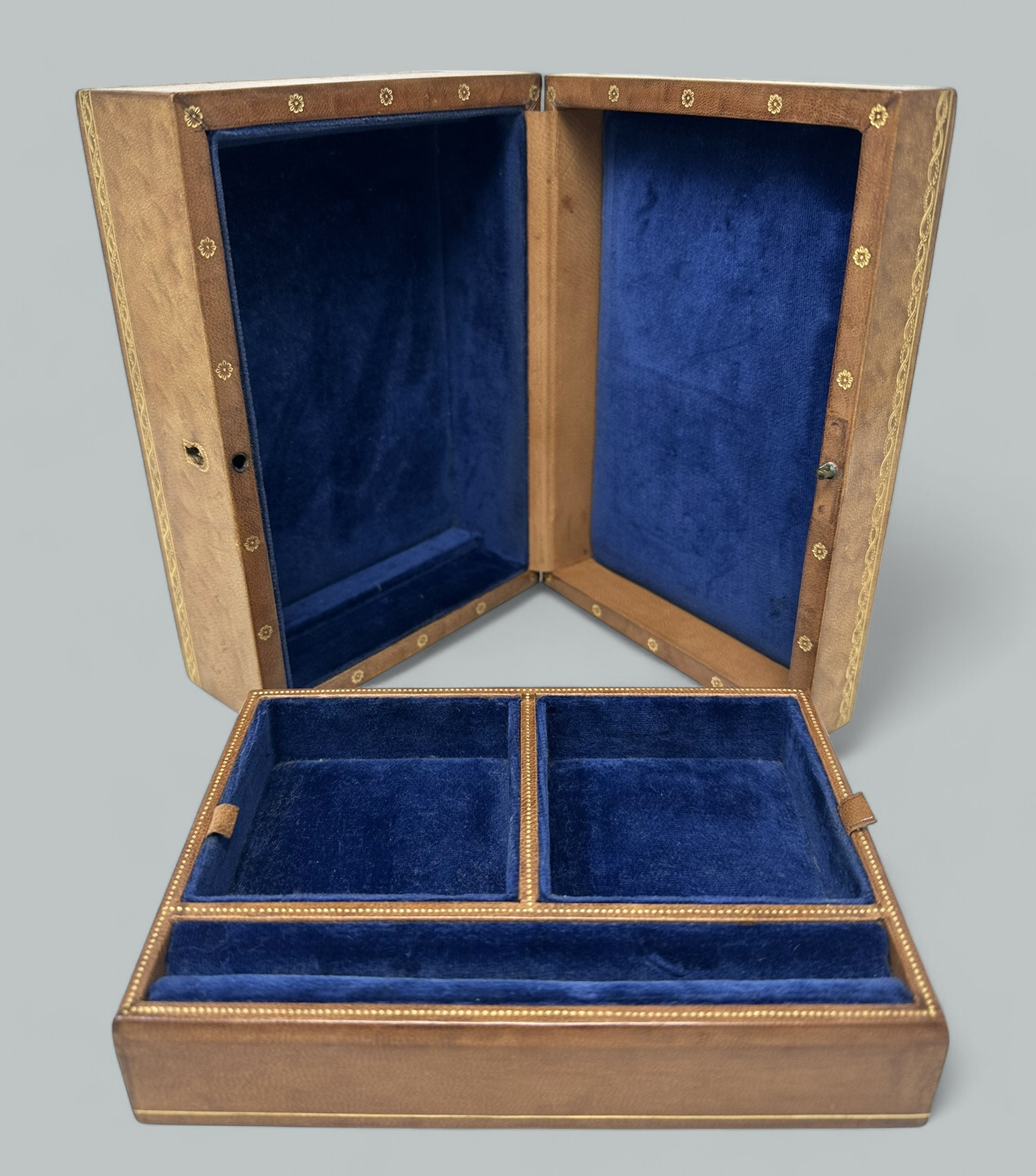 553. Antique Vintage Italian Lady's Gentleman's Faux Leather Gilt Jewelry Casket Box - Image 7